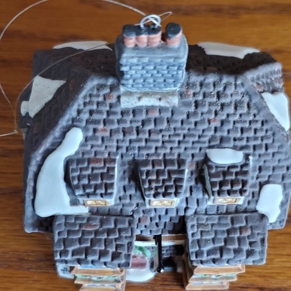 Dept 56 Sir John Falstaff Inn Ornament Collectors Edition 1995 - Picture 5 of 7